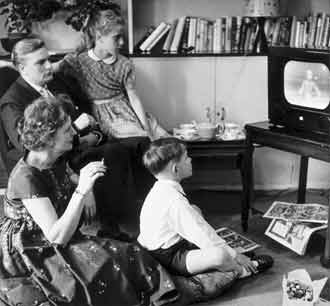 14 old tv TV_Shows_We_Used_To_Watch_-_1955_Television_advertising_(4934882110)