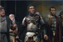 Alex Hassell (centre) as Henry V