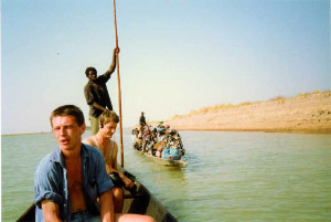 Andy Kershaw on the Niger River, going through the Sahara, Mali, west Africa, December 1988