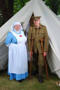 Worcestershire WW100 reenactors. VAD Nurse and Worcestershire Regiment Soldier. Picture credit M.Glyde. Worcestershire County Council 2014 (1)
